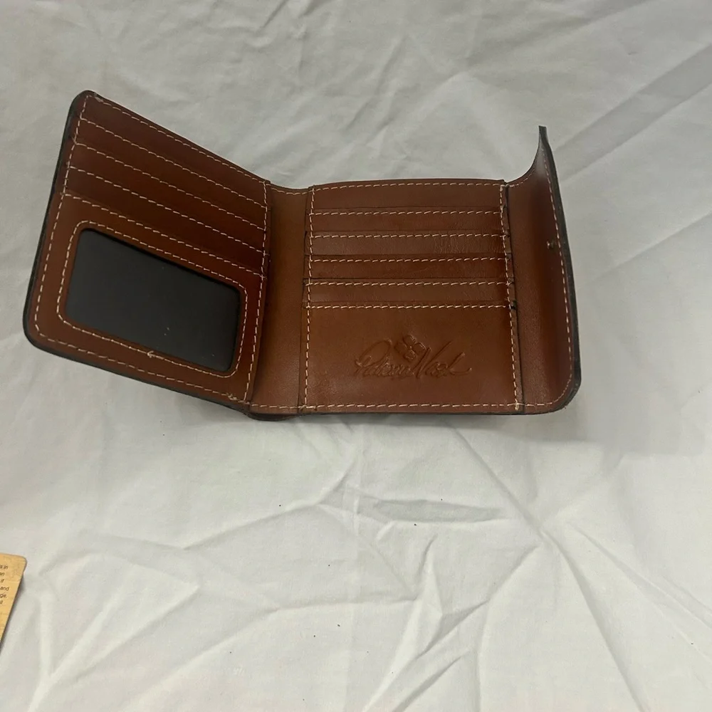 NWOT Patricia Nash  Reiti Florence tooled Brown Embossed Wallet - Picture 4 of 6